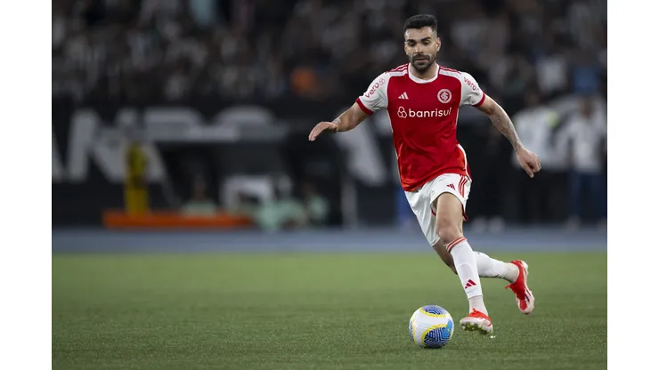 Bruno Henrique jogador do Internacional durante partida contra o Botafogo no Engenhao pelo Brasileirão A 2024