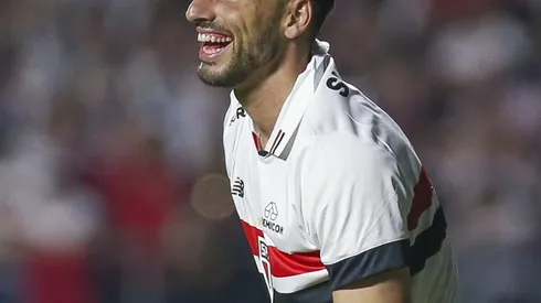 SAO PAULO, BRAZIL - AUGUST 3: Jonathan Calleri of Sao Paulo reacts during the match between Sao Paulo and Flamengo at MorumBIS Stadium on August 3, 2024 in Sao Paulo, Brazil. (Photo by Ricardo Moreira/Getty Images)