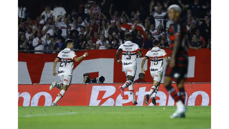 Calleri jogador do Sao Paulo comemora seu gol contra o Flamengo. Foto: Marco Miatelo/AGIF