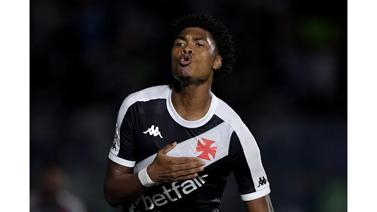 GB jogador do Vasco comemora seu gol durante partida. Foto: Thiago Ribeiro/AGIF