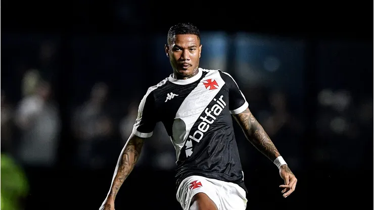 Zé Gabriel falhou e gerou bronca da torcida do Vasco. Foto: Thiago Ribeiro/AGIF