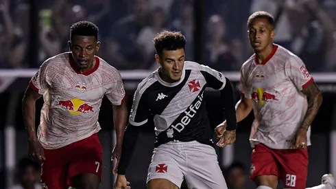 Coutinho pelo Vasco em partida diante do RB Bragantino. Foto: Thiago Ribeiro/AGIF