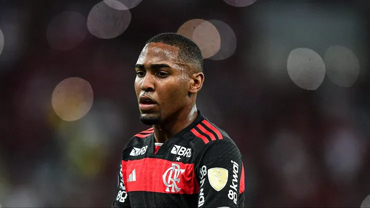Meio-campista volta após três jogos