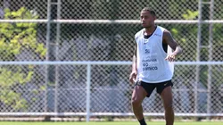 Lateral atuou apenas 45 minutos com a camisa do Timão
