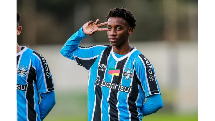 RS - ELDORADO DO SUL - 16/07/2024 - FUTEBOL, GABRIEL MEC - RS - ELDORADO DO SUL - 16/07/2024 - FUTEBOL, GABRIEL MEC - O jogador Gabriel Mec durante partida entre Gremio x Cruzeiro pelo campeonato Brasileiro Sub-20 no Ct Presidente Helio dourado. Gabriel Mec. Existem rumores de um suposto negocio com o Chelsea intermediado pelo pai do atacante Neymar Jr. Foto: Giancarlo Santorum/AGIF