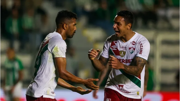 Thiago Santos e Antônio Carlos no Fluminense. Foto: Luiz Erbes/AGIF