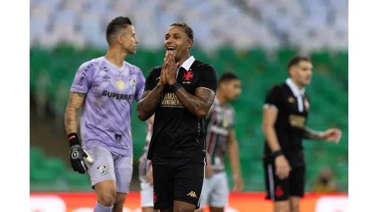 April 20, 2024, Rio De Janeiro, Rio De Janeiro, Brazil: RIO DE JANEIRO, BRAZIL - APRIL 20: DAVID CORREA of Vasco da Gama looks dejected following the team s defeat during the match between Fluminense and Vasco da Gama as part of Brasileirao 2024 at Maracana Stadium on April 20, 2024 in Rio de Janeiro, Brazil. Rio De Janeiro Brazil - ZUMAc227 20240420_zsp_c227_038 Copyright: xRuanoxCarneirox
