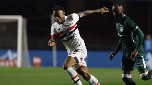 Welington em ação pelo SPFC diante do Goiás. Foto: Rubens Chiri / SPFC.
