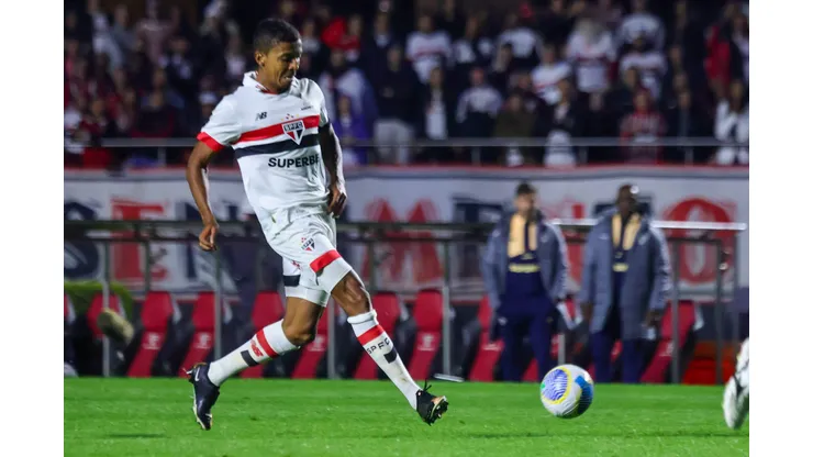 Luiz Gustavo tem contrato até dezembro no São Paulo