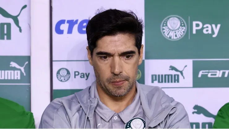 Abel Ferreira lamentando derrota no Allianz Parque. Foto: Marcello Zambrana/AGIF