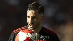 RJ - RIO DE JANEIRO - 02/03/2024 - CARIOCA 2024, FLAMENGO X MADUREIRA - Mathias Vina jogador do Flamengo durante partida contra o Madureira no estadio Maracana pelo campeonato Carioca 2024.