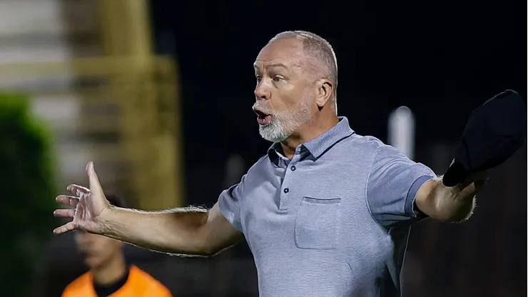 Mano Menezes analisou desempenho do Fluminense de forma crítica