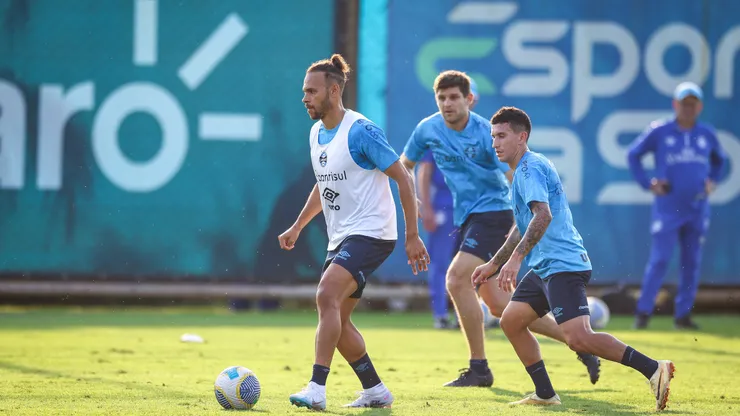 Braithwaite em atividade no CT do Grêmio. FOTO: LUCAS UEBEL/GREMIO FBPA