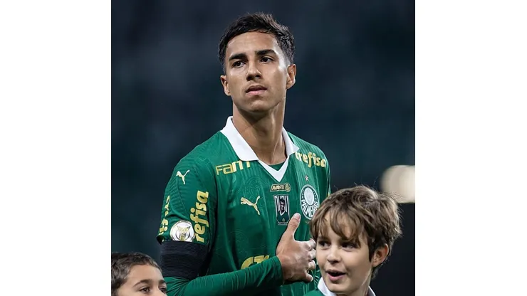 Até 2028: Palmeiras renova com Vitor Reis
