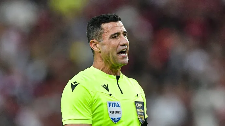 RJ - RIO DE JANEIRO - 20/06/2024 - BRASILEIRO A 2024, FLAMENGO X BAHIA - O arbitro Braulio da Silva Machado durante partida entre Flamengo e Bahia no estadio Maracana pelo campeonato Brasileiro A 2024. Foto: Thiago Ribeiro/AGIF