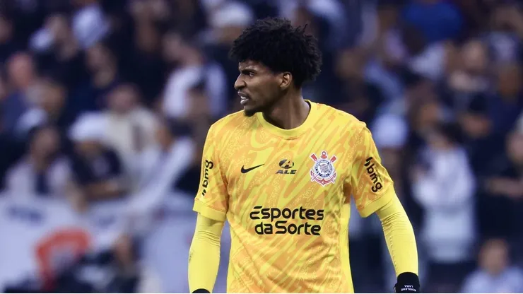 Hugo Souza analisa cenário da partida e aponta superioridade do Corinthians