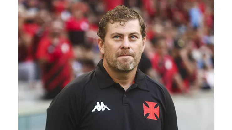 Rafael Paiva tecnico do Vasco durante partida contra o Athletico-PR na Arena da Baixada - Brasileirão A 2024. 05/05/2024
