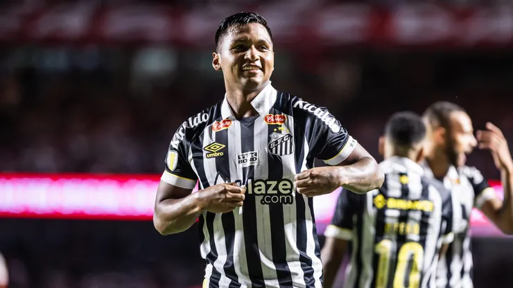 Centroavante durante comemoração do gol diante do São Paulo