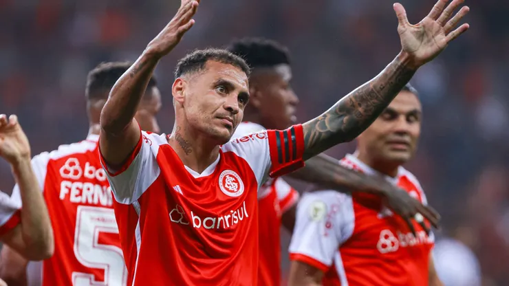 Alan Patrick pode jogar com Vargas - Foto: Maxi Franzoi/AGIF.