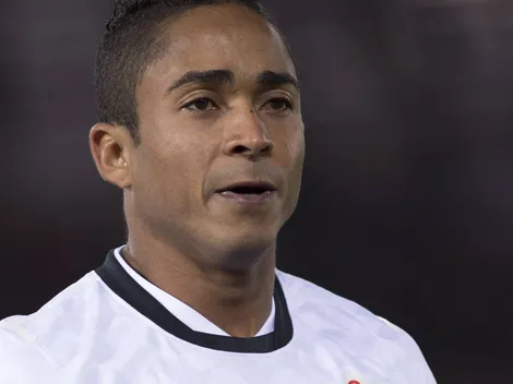 Ex-Corinthians, Jorge Henrique perde pênalti perdido após rojão