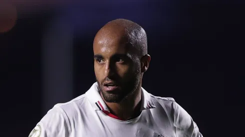 Lucas Moura, atacante do São Paulo, fez um dos gols contra o Corinthians - Foto: Ettore Chiereguini/AGIF