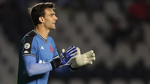 Leo Jardim, goleiro do Vasco da Gama reage durante o jogo contra o Cruzeiro como parte do Brasileirao 2024 no Mineirão, em Belo Horizonte