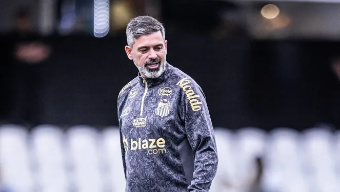 Leandro da Silva, o Cuquinha, é auxiliar de Fábio Carille. Foto: Raul Baretta/ Santos