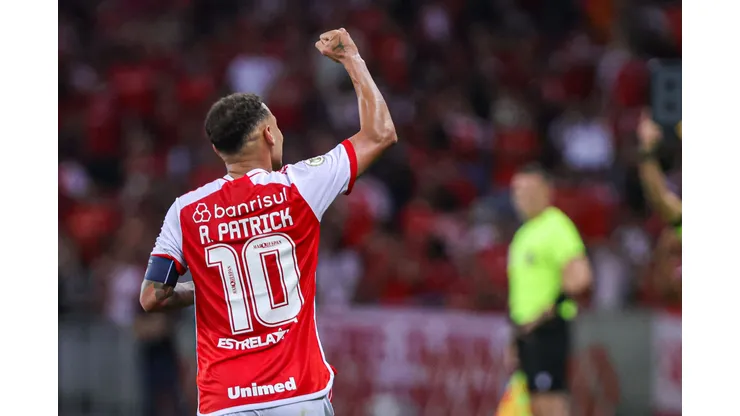 Alan Patrick jogador do Internacional comemora seu gol durante partida contra o Vitória. Foto: Maxi Franzoi/AGIF