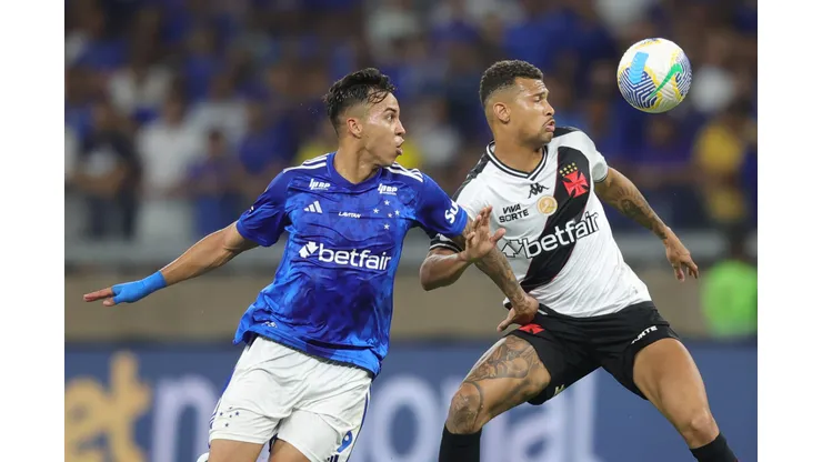 Vegetti abre o placar para o Vasco, mas o Cruzeiro chegou no empate com Zé Ivaldo, no segundo tempo. Foto: Gilson Lobo/AGIF