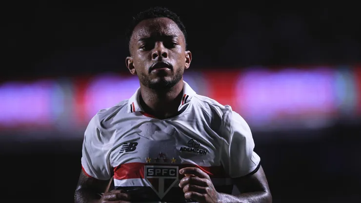 Lateral-esquerdo foi titular durante boa parte do clássico