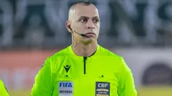 O árbitro Wilton Pereira Sampaio durante partida entre Maringa e Inter de Limeira no estadio Willie Davids pelo campeonato Brasileiro D 2024.