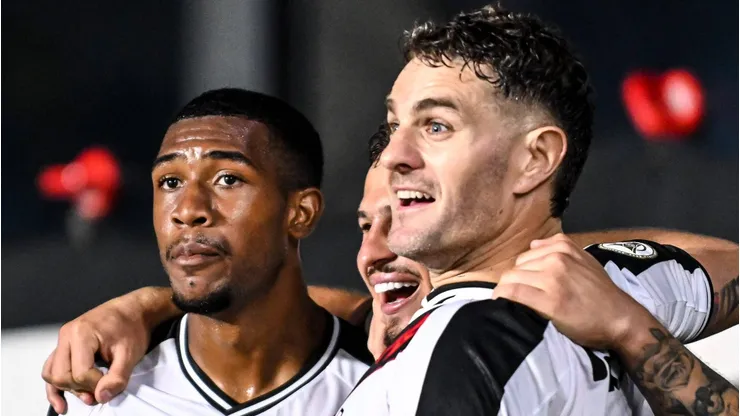 Jogadores do Vasco comemorando gol em jogo contra o Athletico-PR, pelo Campeonato Brasileiro.Foto: Celso Pupo