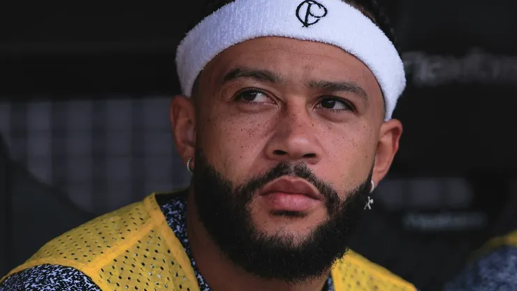 Memphis Depay durante a partida contra o Atlético-GO, pelo Campeonato Brasileiro, na Neo Química Arena.