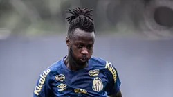 Yusupha Njie, atacante do Santos, ainda não estreou - Foto: Raul Baretta/ Santos FC