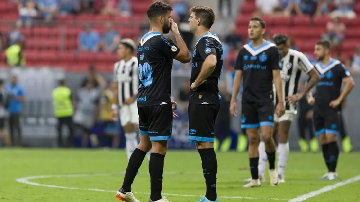 Kannemann durante partida contra o Botafogo.