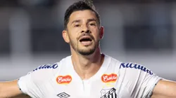 Giuliano jogador do Santos comemora seu gol durante partida contra o Operário. Foto: Beno Kuster Nunes/AGIF