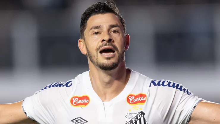 Giuliano jogador do Santos comemora seu gol durante partida contra o Operário. Foto: Beno Kuster Nunes/AGIF