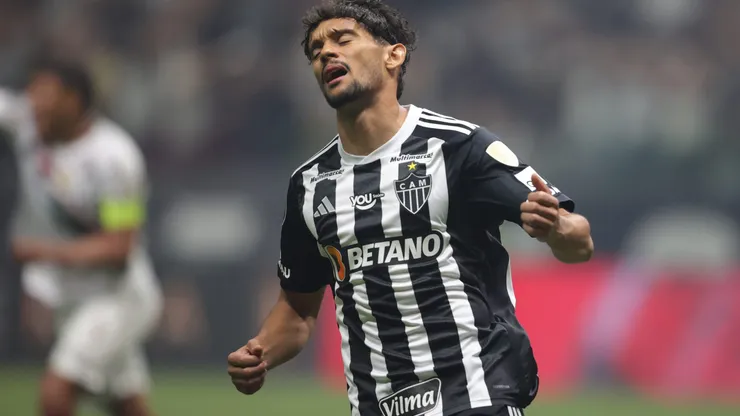 MG - BELO HORIZONTE - 25/09/2024 - COPA LIBERTADORES 2024, ATLETICO-MG X FLUMINENSE - Gustavo Scarpa jogador do Atletico-MG lamenta durante partida contra o Fluminense no estadio Arena MRV pelo campeonato Copa Libertadores 2024. Foto: Gilson Lobo/AGIF