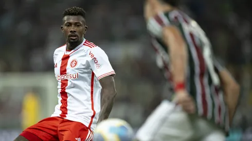 Zagueiro foi vendido ao futebol árabe. Jorge Rodrigues/AGIF.