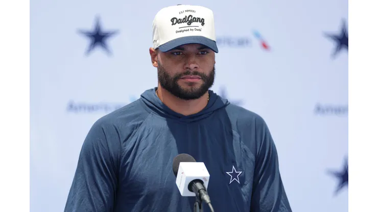 IMAGO / Icon Sportswire. Dak Prescott envia um aviso aos Pittsburgh Steelers antes do jogo decisivo contra os Dallas Cowboys. (Photo by Brandon Sloter/Icon Sportswire)
