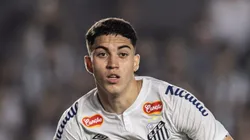 Jair, zagueiro do Peixe, em ação pela Série B.