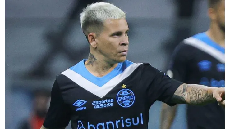Soteldo durante partida contra o Criciúma, pelo Campeonato Brasileiro, na Arena Grêmio.