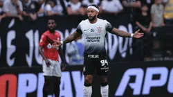 Memphis durante a estreia com a camisa do Timão