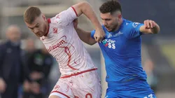 Lucas Beltrán e Giampaolo Cacace dividem a bola em partida entre Empoli e Fiorentina. (Photo by Gabriele Maltinti/Getty Images)