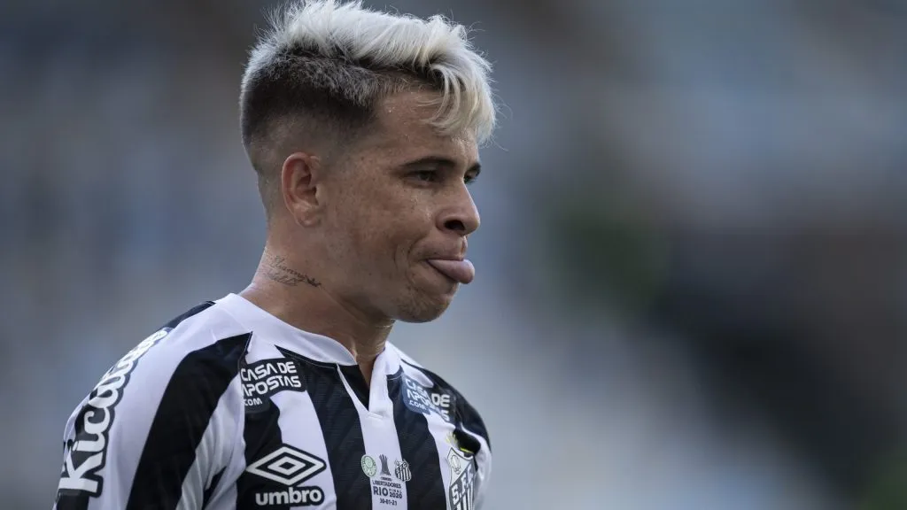 Atacante teve grande destaque no Santos - Foto: Jorge Rodrigues/AGIF.