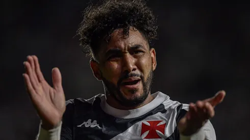 Payet vai para o banco de Rafael Paiva para a entrada de Philippe Coutinho