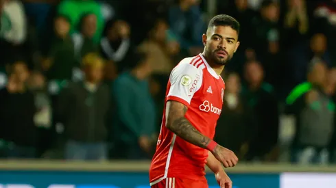 Meio-campista perdeu dois jogos pelo Inter. Luiz Erbes/AGIF.