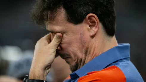 Fernando Diniz é criticado pela torcida do Cruzeiro em sua estreia