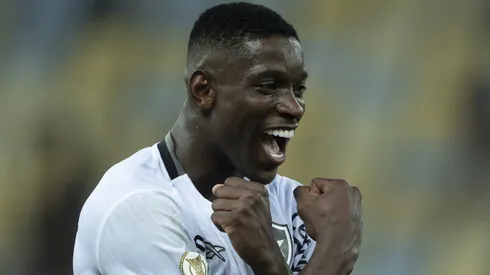 Luiz Henrique vive grande fase no Botafogo e na Seleção Brasileira. Foto: Jorge Rodrigues/AGIF.