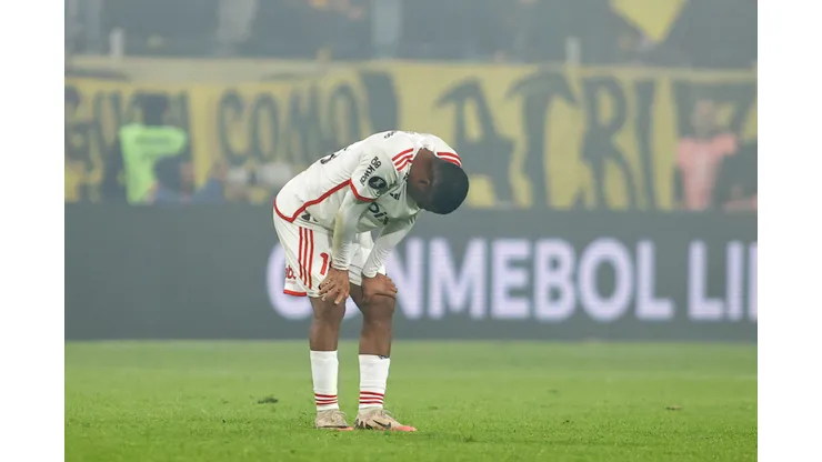 Nicolás de la Cruz do Flamengo após eliminação da Libertadores. (Foto de Ernesto Ryan/Getty Images)